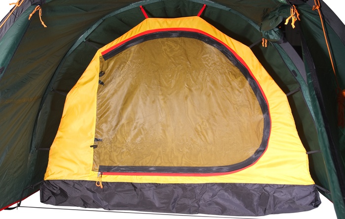 Трехместная туристическая палатка-полубочка с большим тамбуром. Alexika Tunnel 3