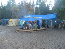 Комфортабельная пятиместная кемпинговая палатка с тремя входами и большим тамбуром. Alexika Victoria 5 Luxe