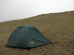 Универсальная четырехместная туристическая палатка с двумя входами, двумя тамбурами и ветрозащитной юбкой. Alexika Rondo 4 Plus Fib