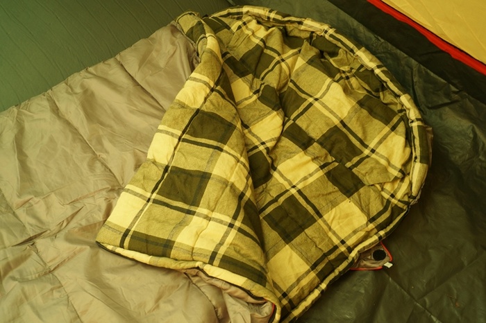 Кемпинговый спальный мешок большого размера. Alexika Siberia Wide Plus
